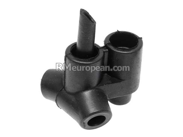 Mercedes-Benz C240 4Matic Sedan 203.081 2.6L V6 Breather Hose Connector - Crankcase Ventilation