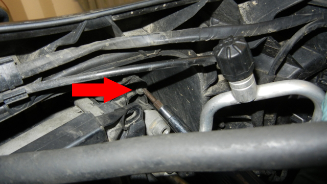 BMW E90 328xi Removing Upper Radiator mounting screws